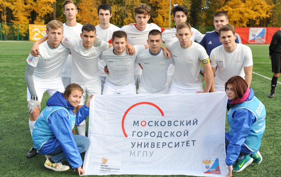 Дебют в первой группе НСФЛ