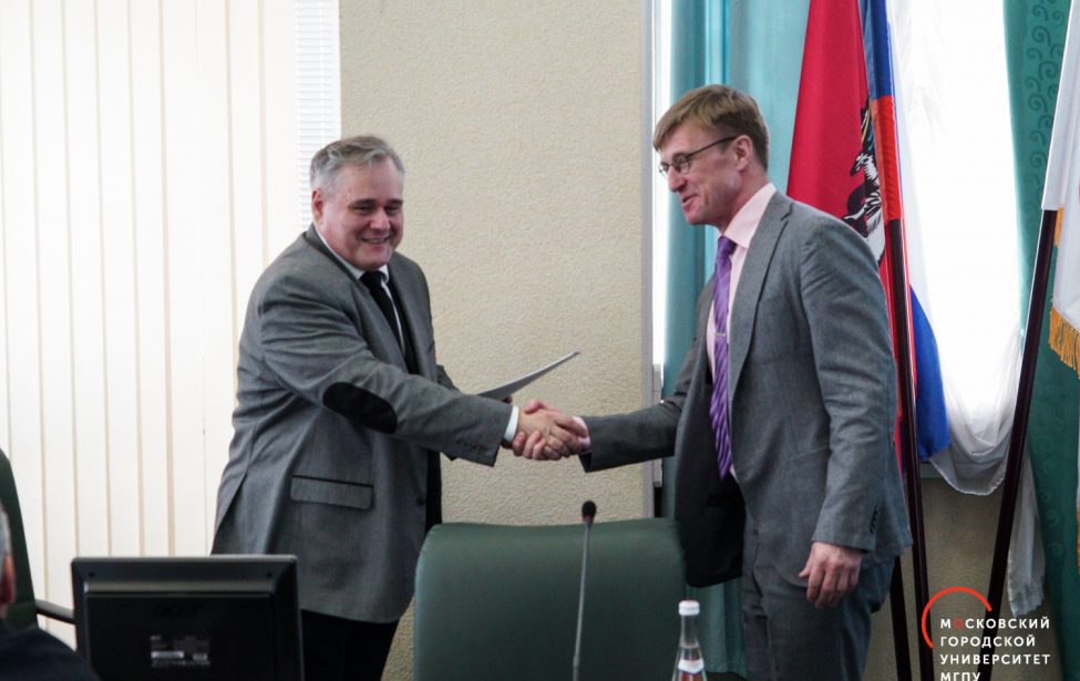 Сотрудников ПИФКиС наградили на ученом совете