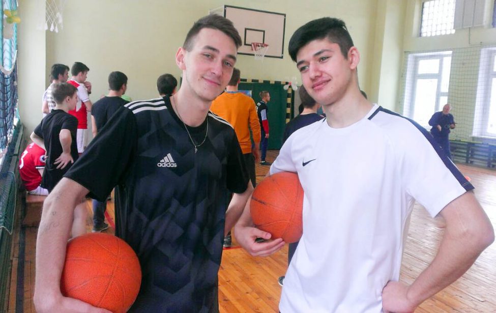 А ну-ка, парни!