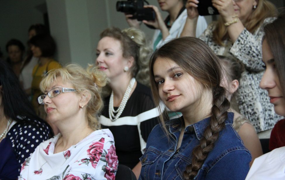 Вручение наград призёрам в жанрах: теория музыки, вокальный, хоровой, инструментальный, театр, художественное слово