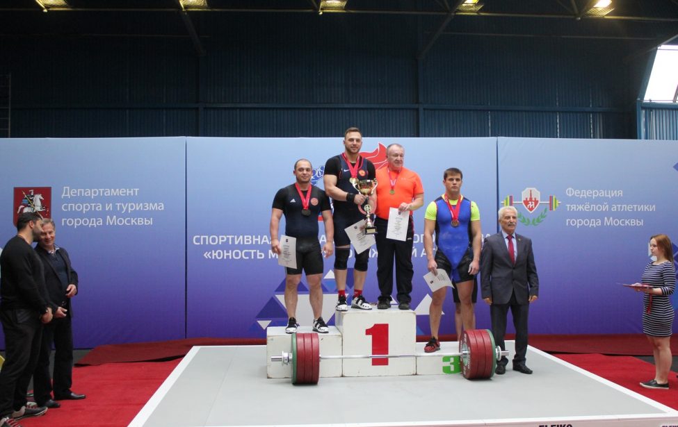 Зал рукоплескал студентам ИЕиСТ