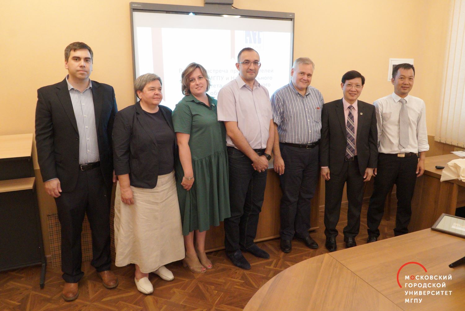 06.09.2018 г.&nbsp;Встреча с&nbsp;делегацией Ханойского Университета художественного образования