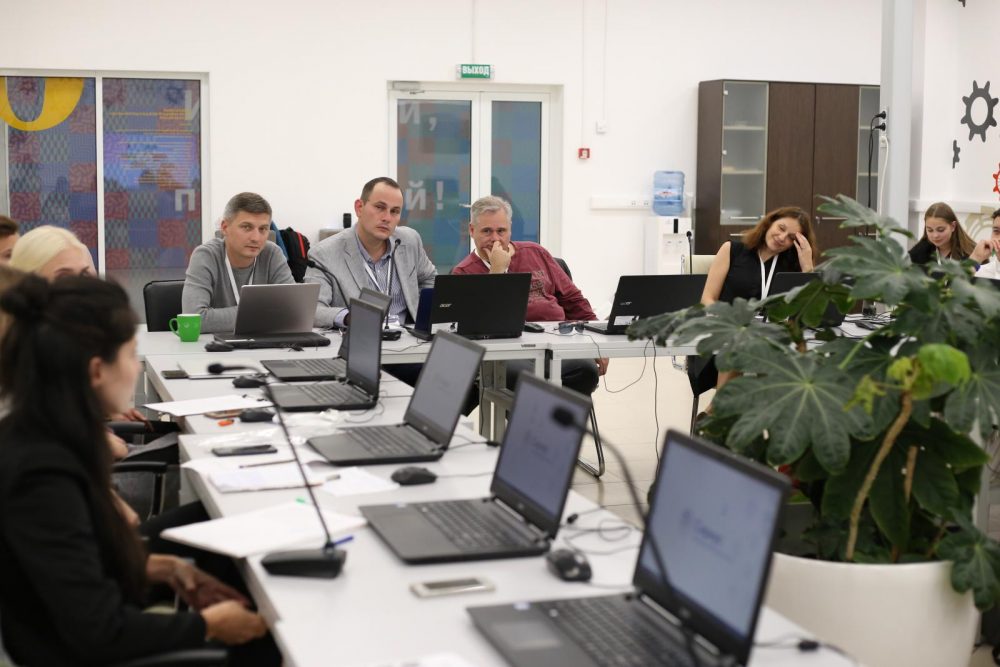 Магистранты ДОП приступили к работе над диссертациями