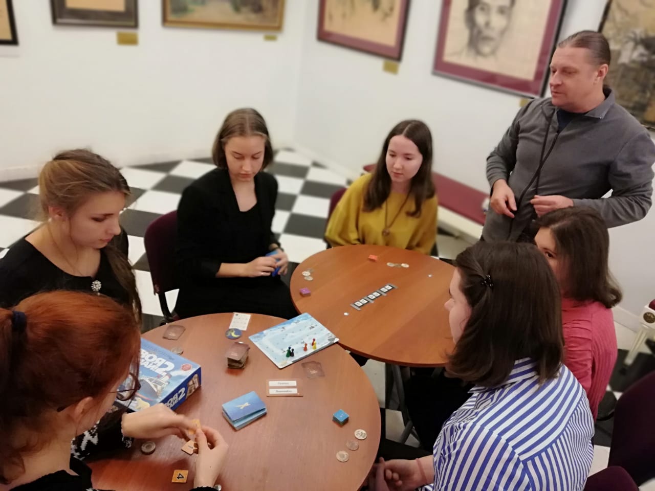 13Студенты ИКИ МГПУ с Софией Умеркаевой в Галерее Глазунова