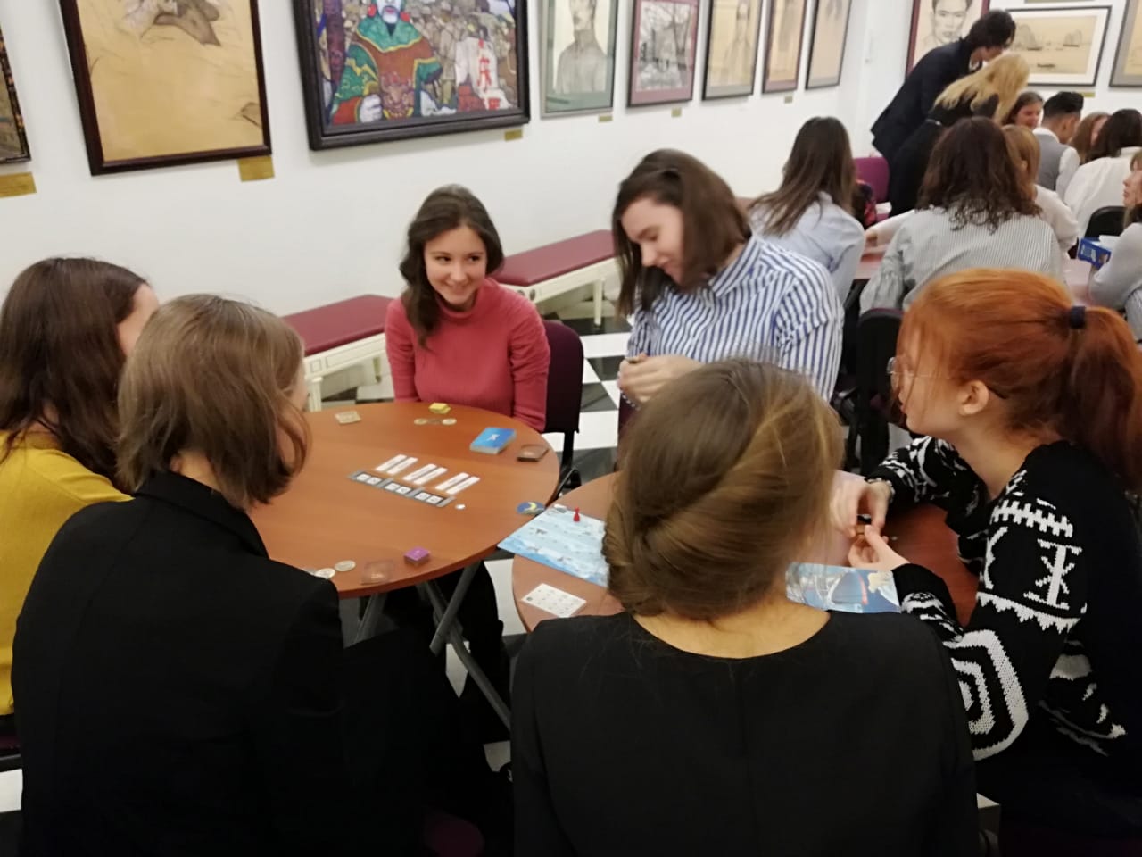 15Студенты ИКИ МГПУ с Софией Умеркаевой в Галерее Глазунова