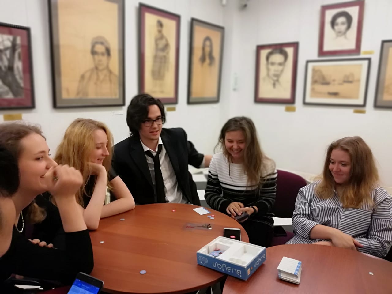 17Студенты ИКИ МГПУ с Софией Умеркаевой в Галерее Глазунова