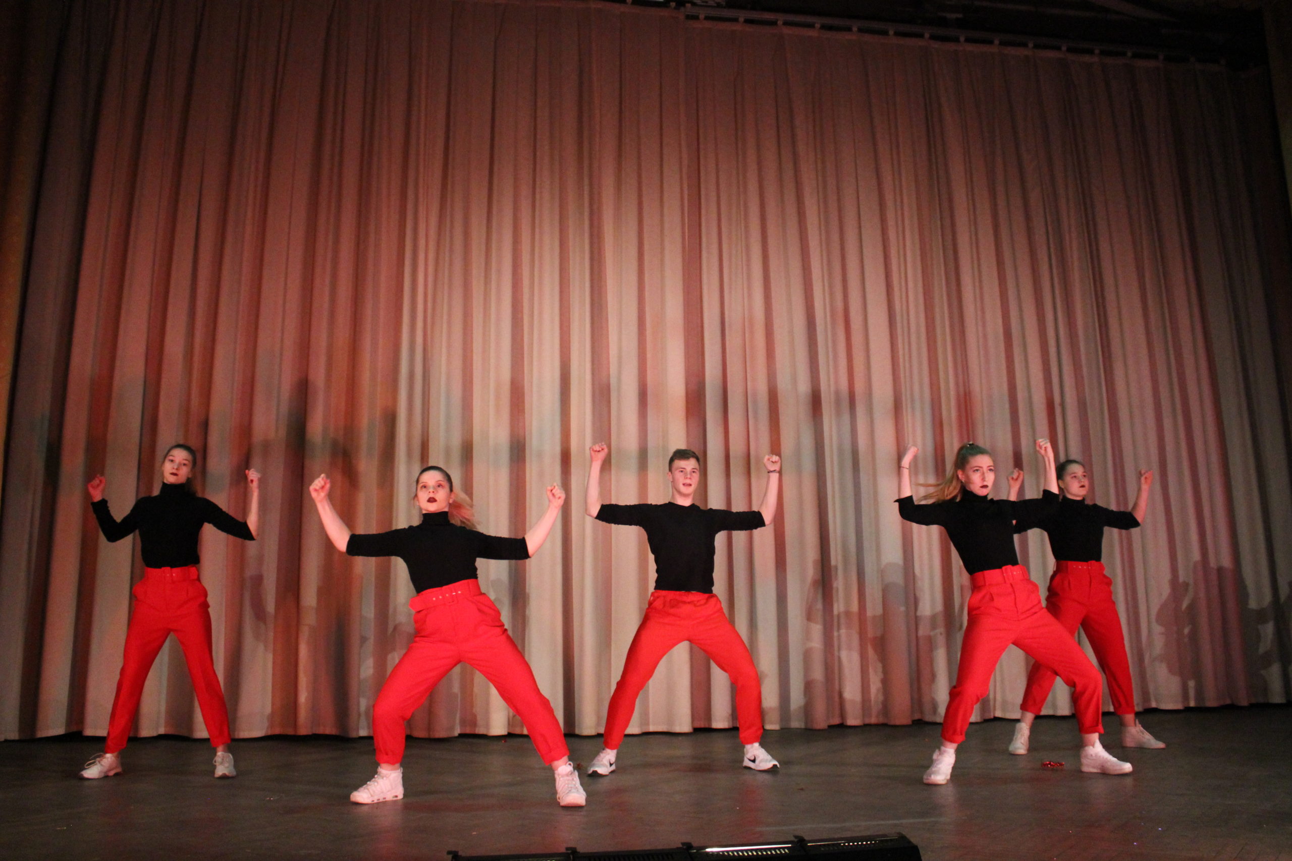 Новогодний ИЕСТ