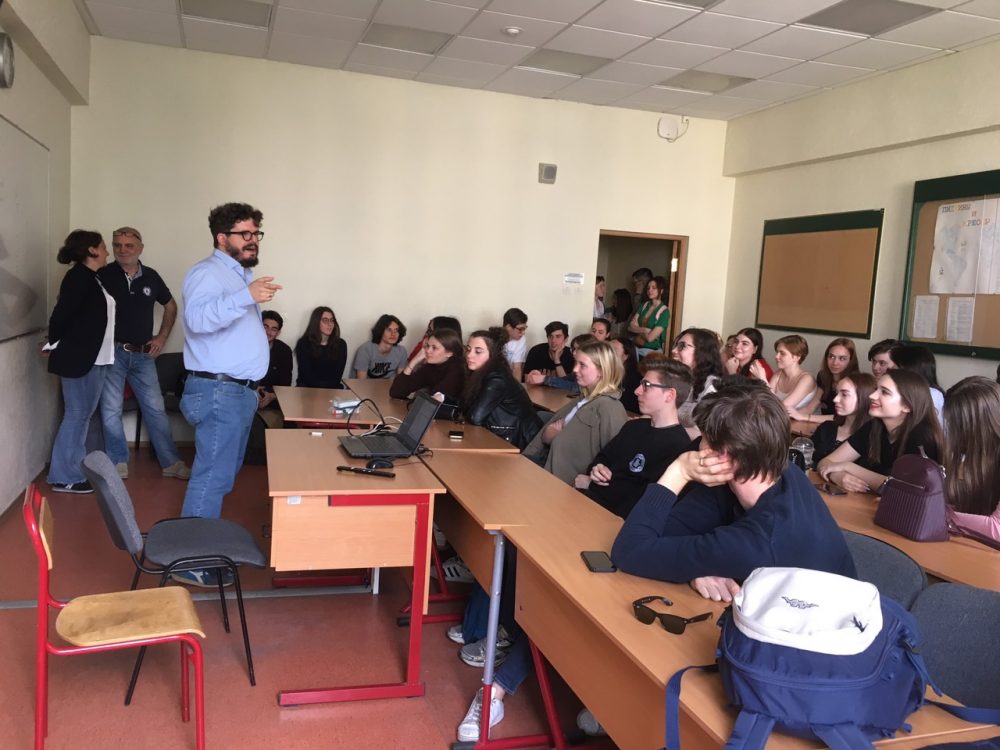 Школьники из Италии посетили ИИЯ