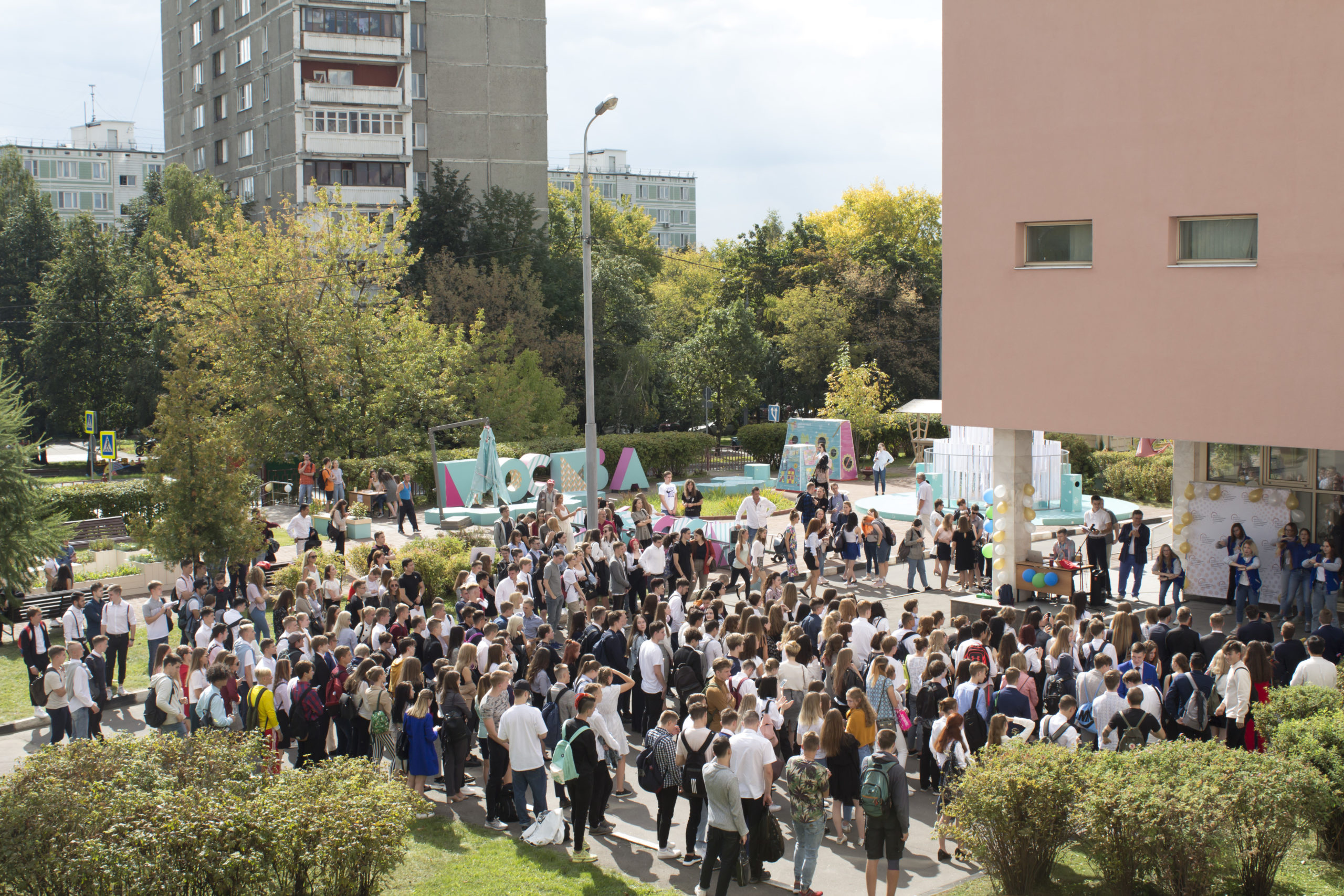 День знаний в ИЕСТ: почетный гость, традиции и новые символы