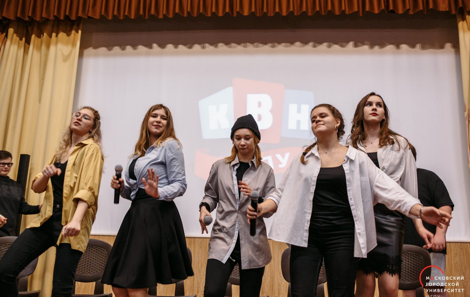 Студенты ИЦО в школе КВН