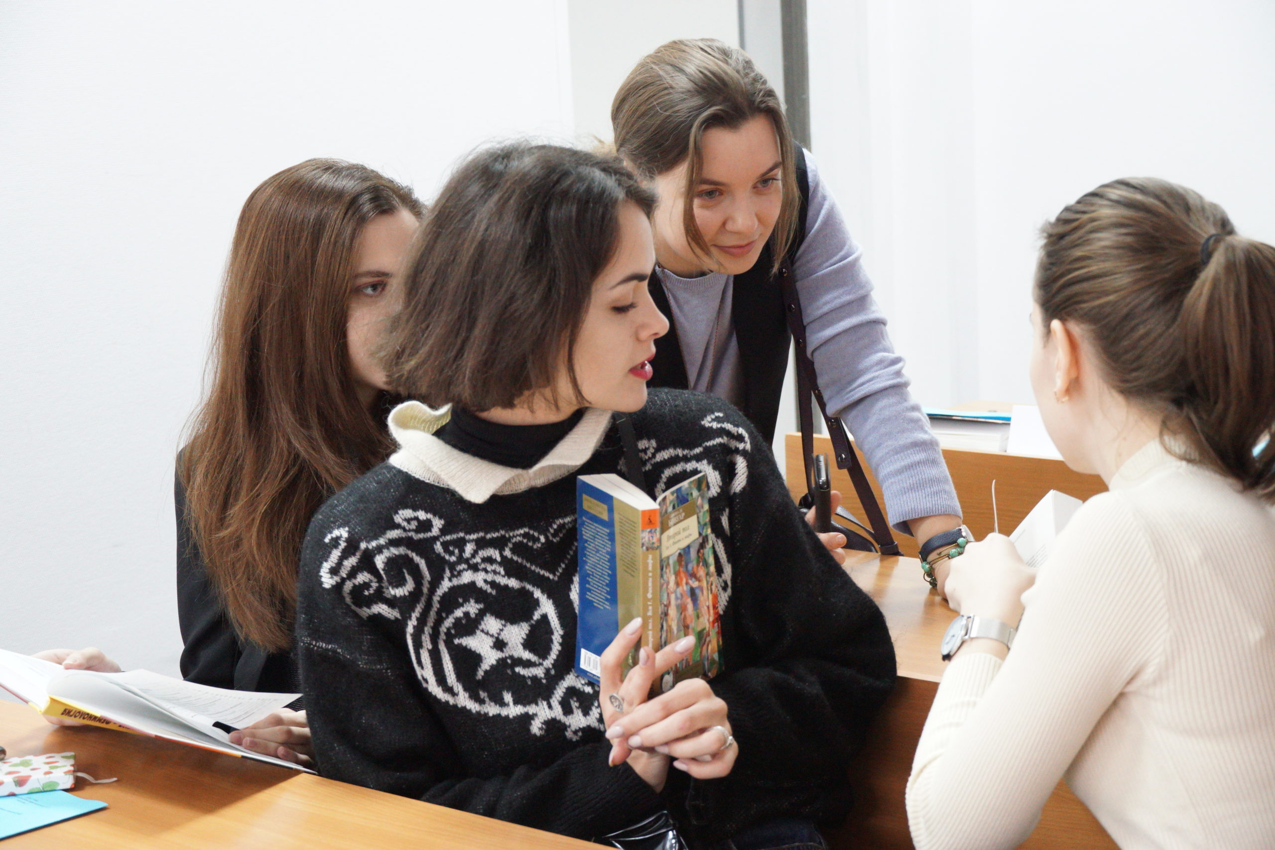 Студенты Москвы сделали доклады о феминизме: 70 лет спустя