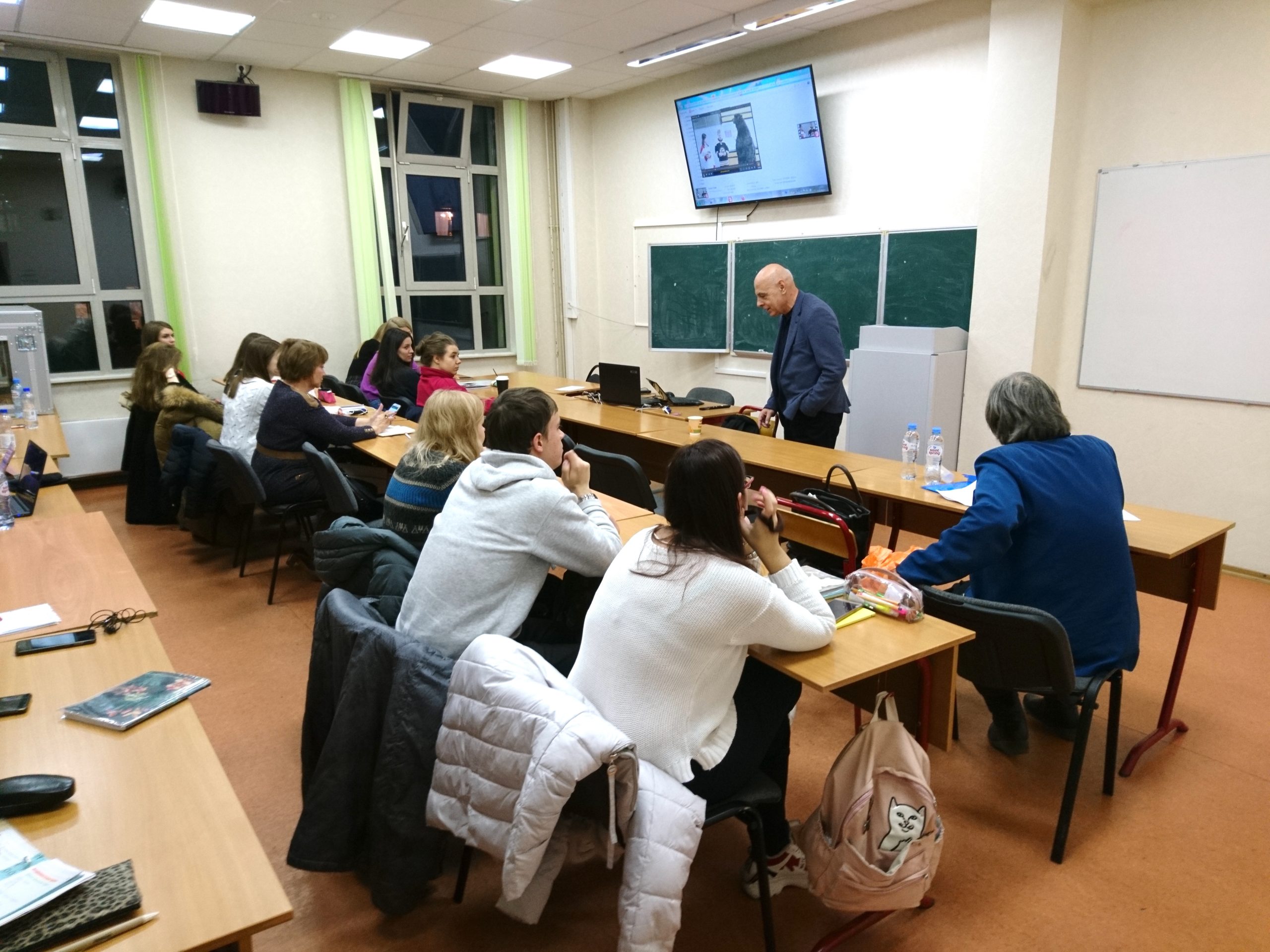 Профессор Софийского университета прочитал лекции в ИИЯ