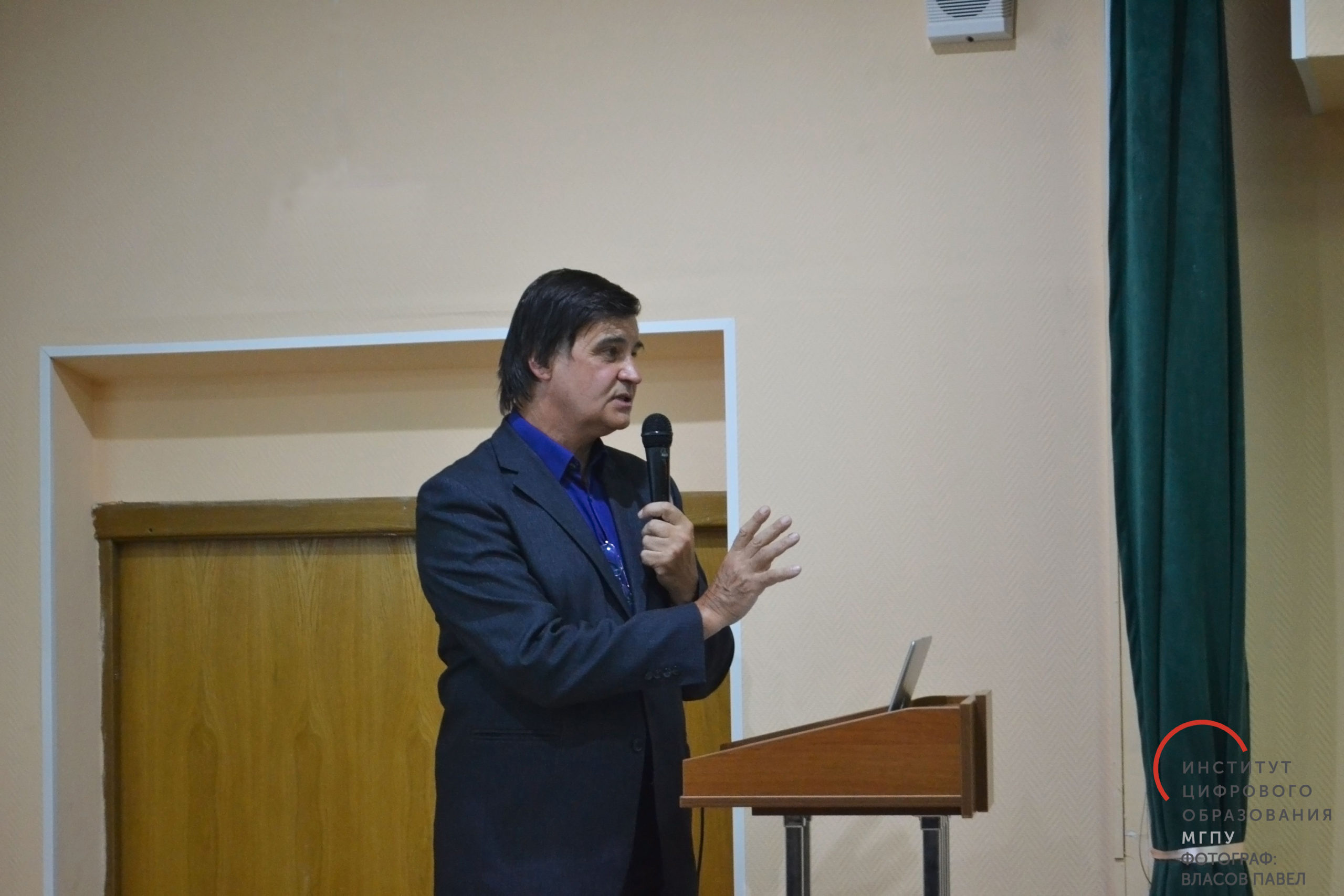 Профессор ВШЭ Павел Семенов провел увлекательную лекцию