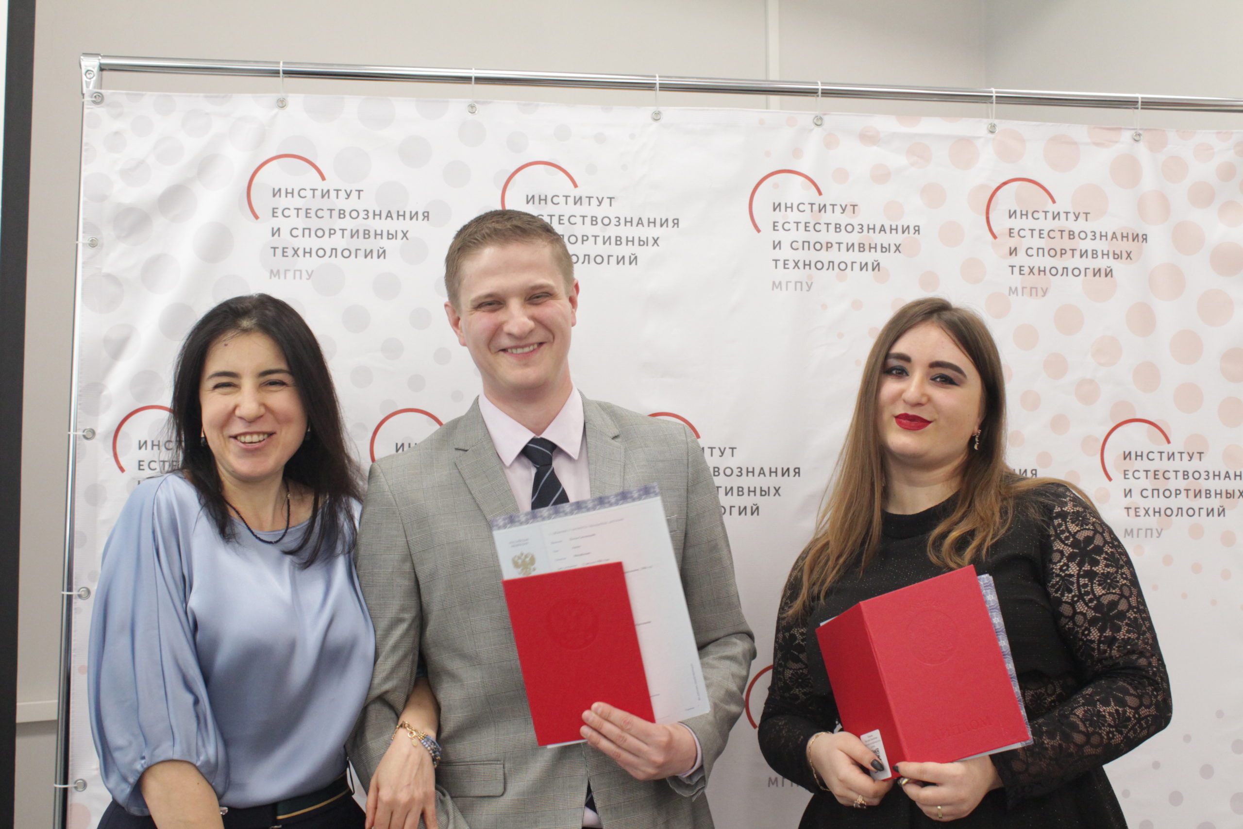 Вручение дипломов выпускникам 2020