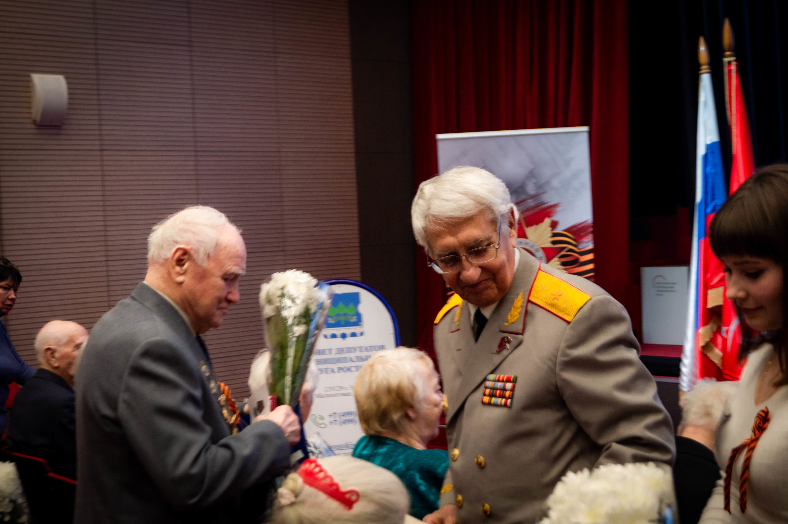 Ветеранам Москвы вручили медали 75-летия Победы в МГПУ