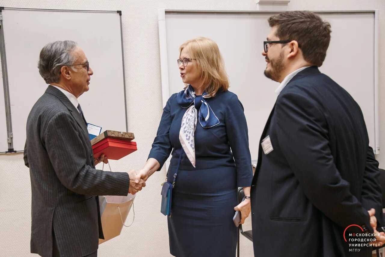 Посол Италии в г. Москве и профессоры итальянских вузов посетили ИИЯ