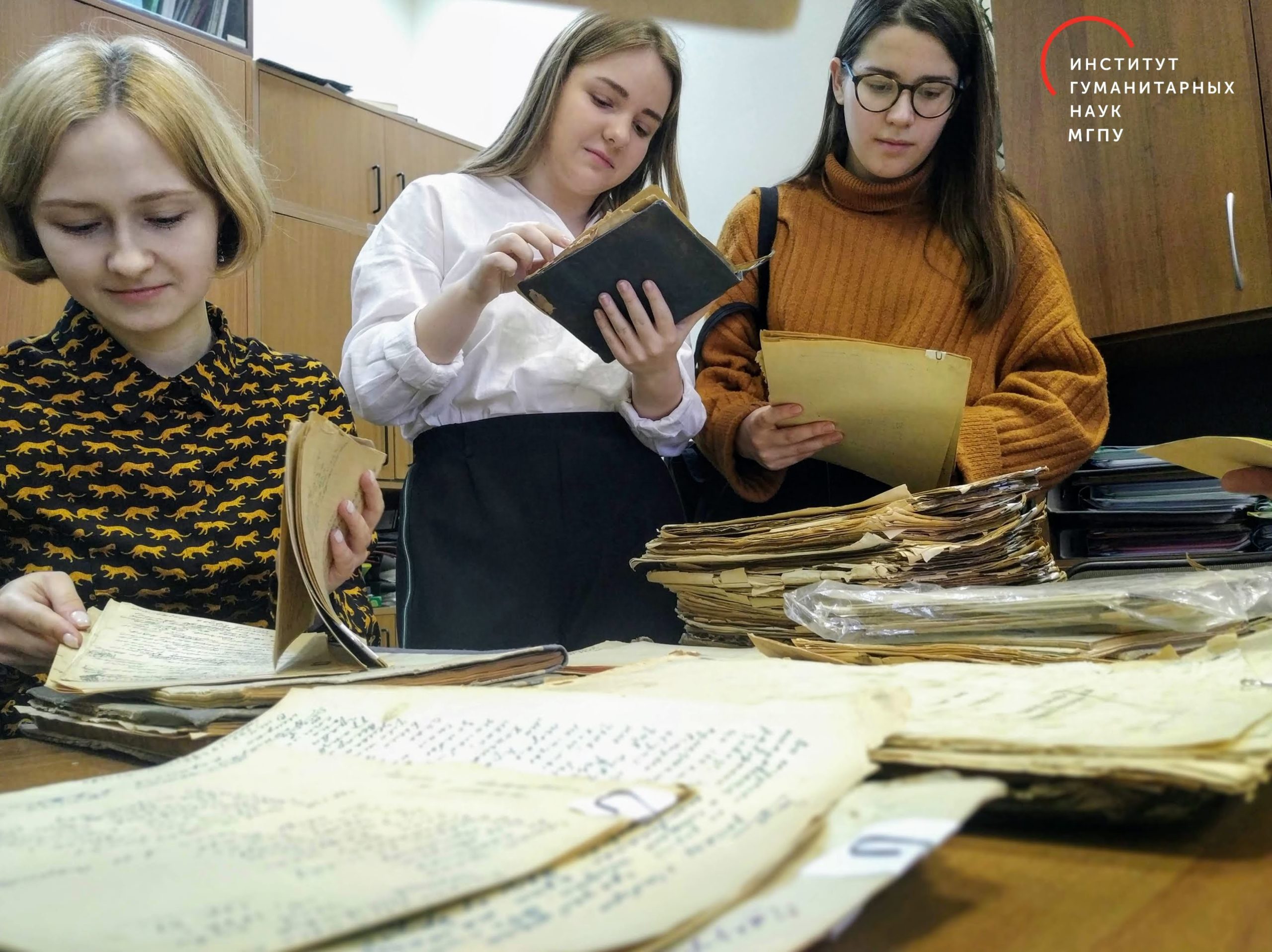 Студенты ИГН работают с архивами поэта Виктора Бокова