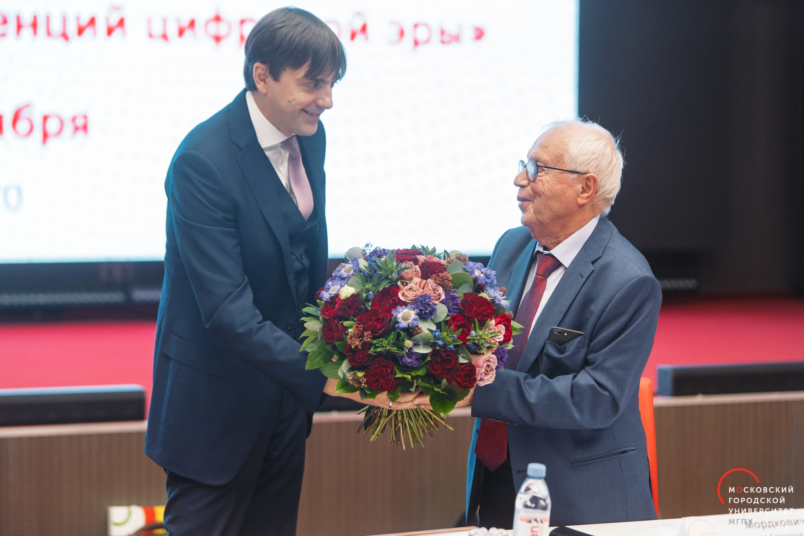 Министр просвещения&nbsp;РФ поздравил профессора ИЦО Мордковича А.Г.