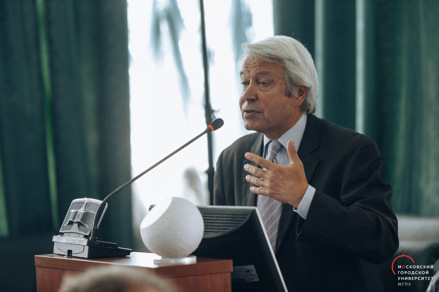 Вебинар с&nbsp;доктором юриспруденции Яном де&nbsp;Грофом