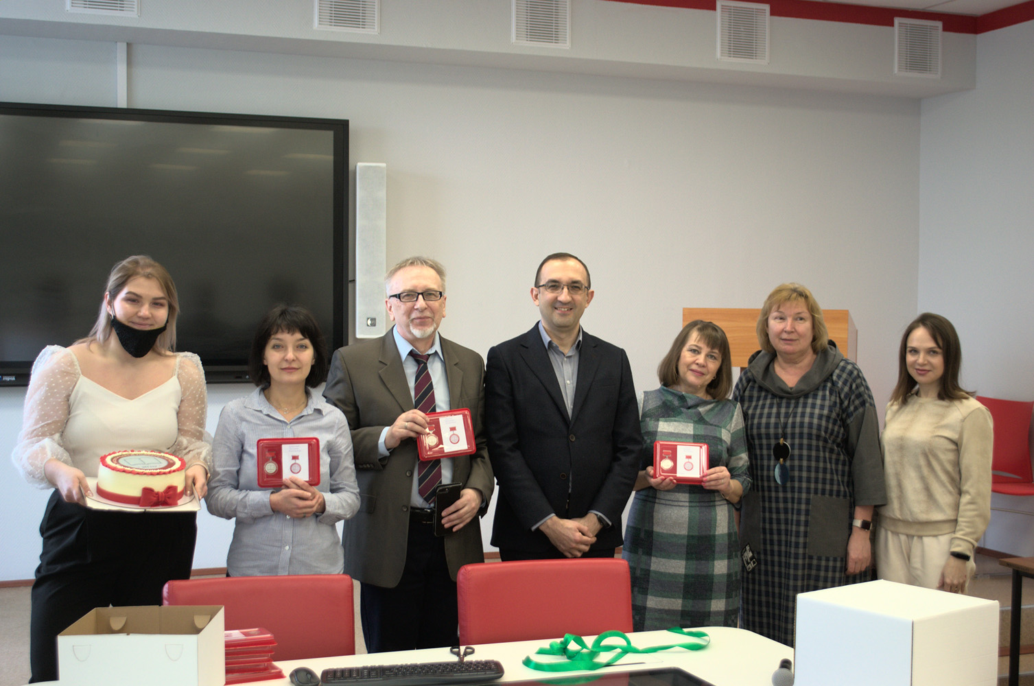 Преподаватели ИЦО награждены памятным знаком