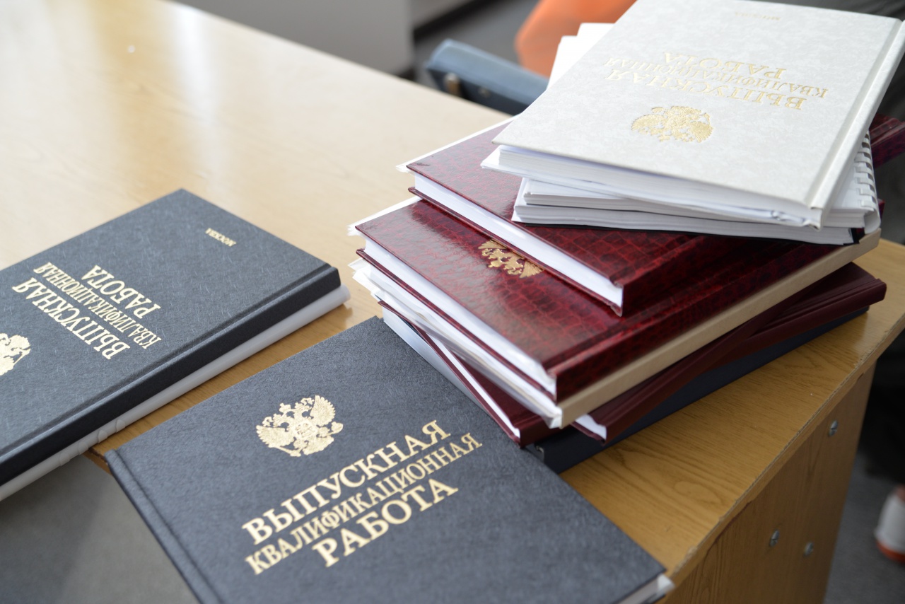 Студенты-заочники защитили дипломные работы