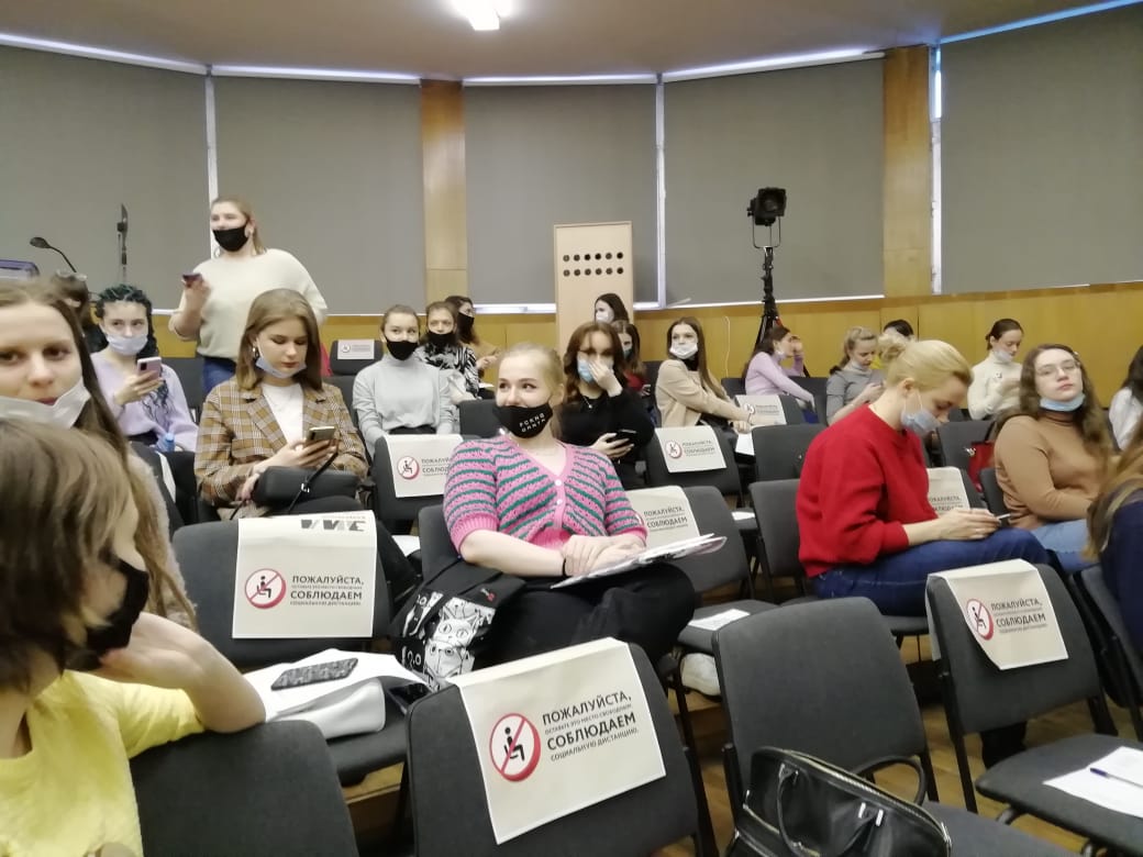 Делегация института на закрытом показе и обсуждении фильма «Съесть слона»