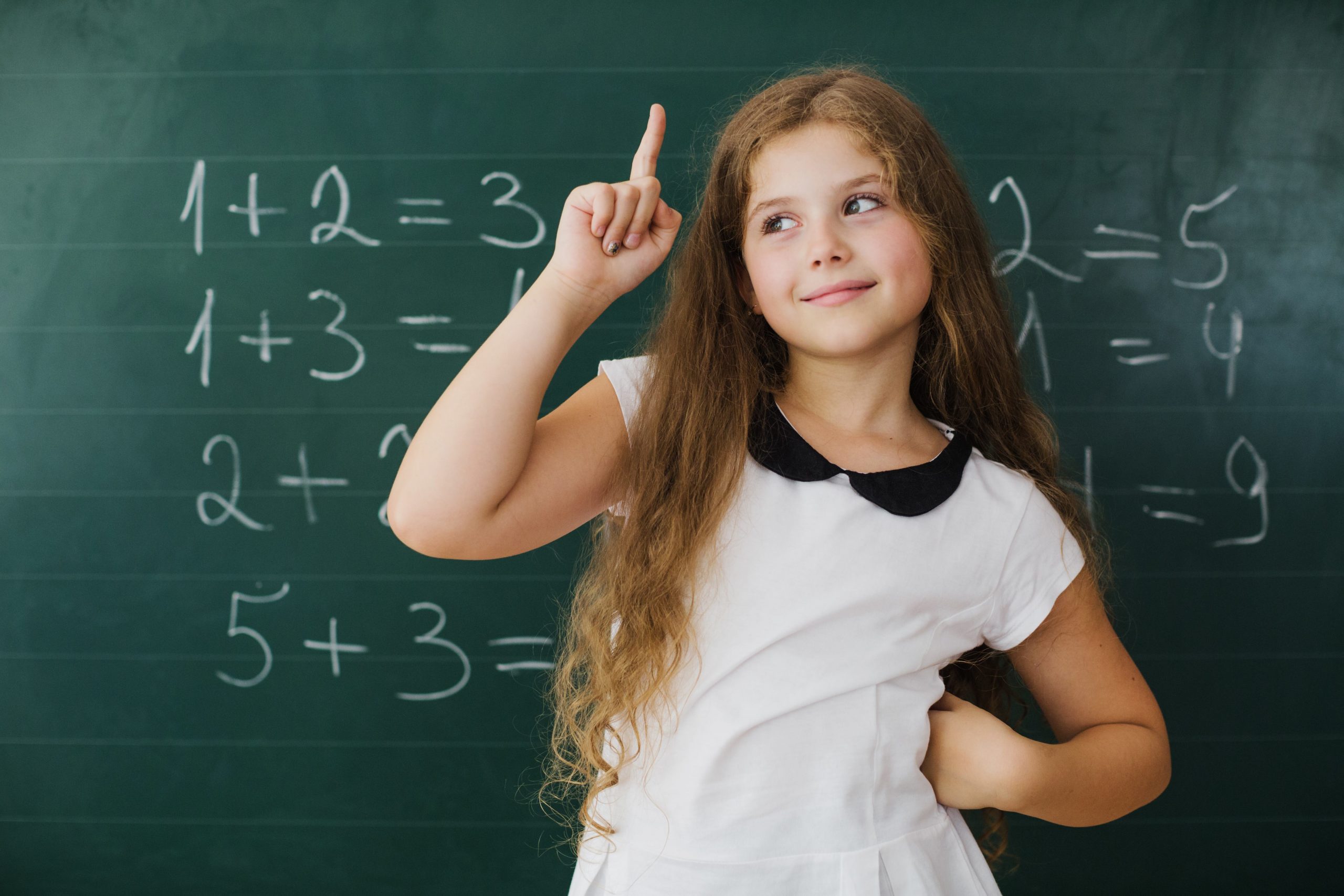 Matematika. Девочка. Математика для детей. Дети на математике. Девочка доска.