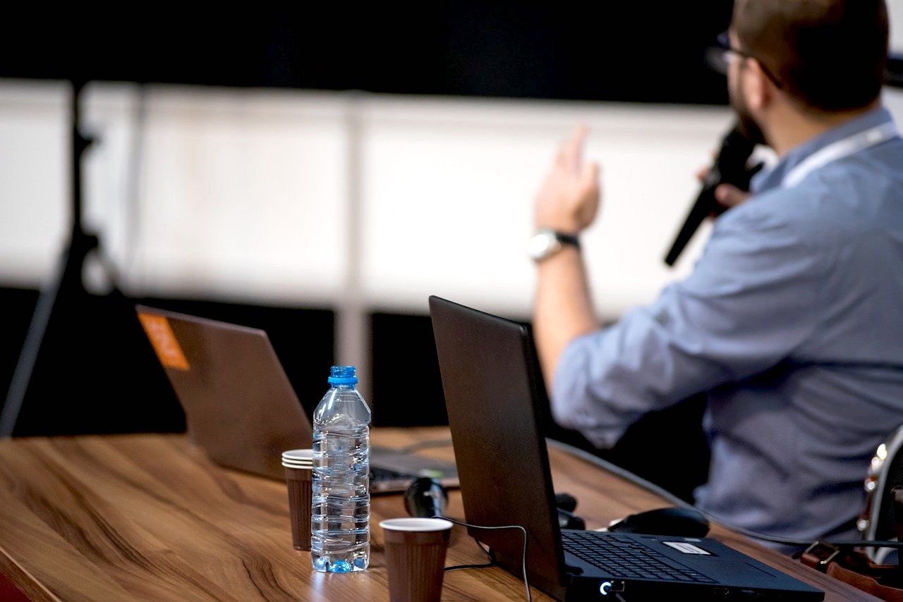 Профессор Университета Такусёку (Япония) прочитал лекцию для студентов ИИЯ