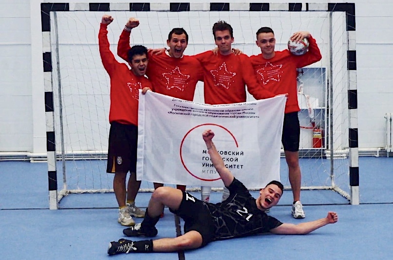 114049180_457244049-1