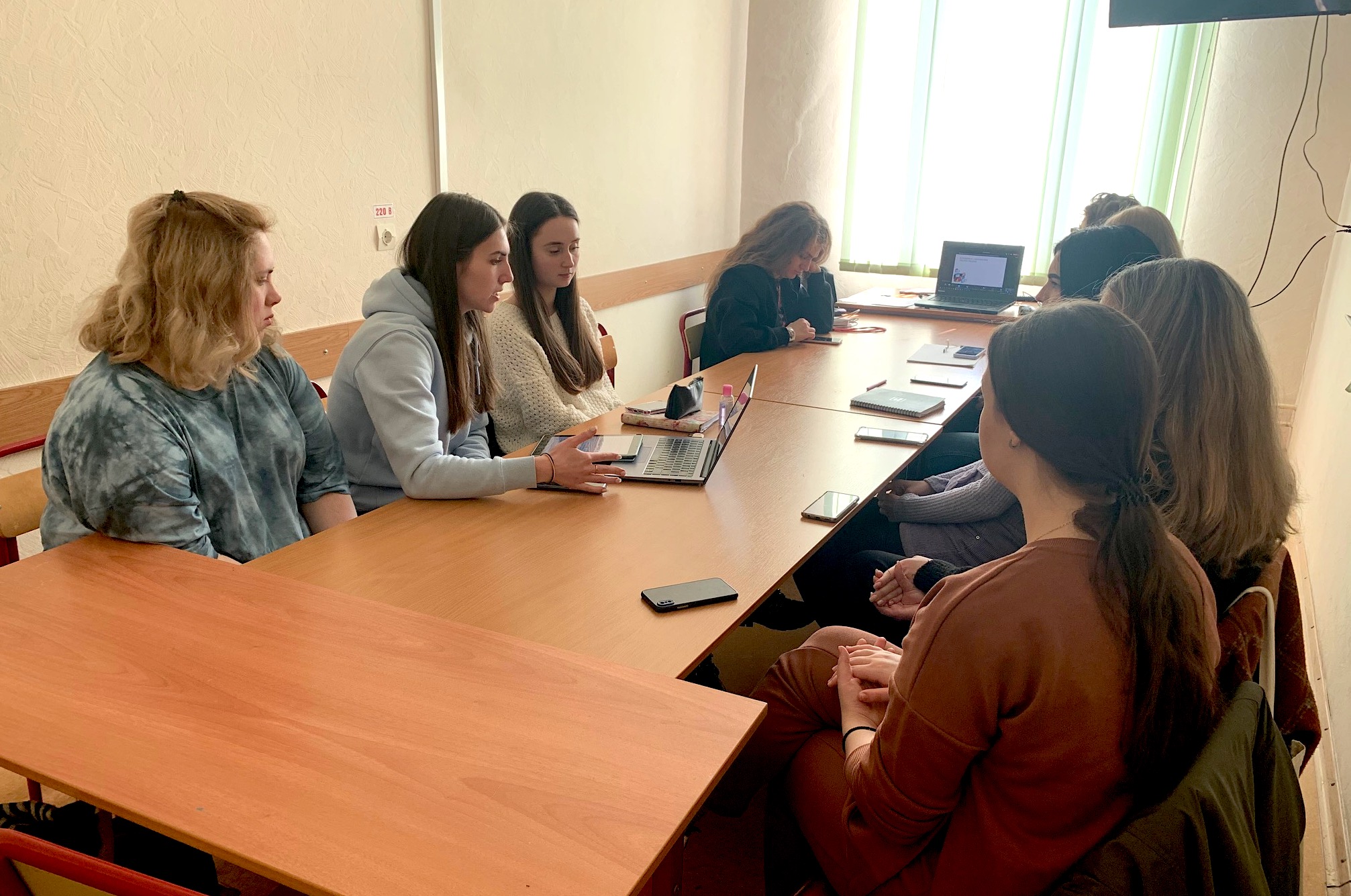 круглый стол