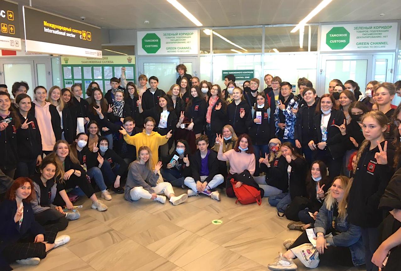 Школьники из Москвы летят на завершающий этап олимпиады ВОШ по английскому языку