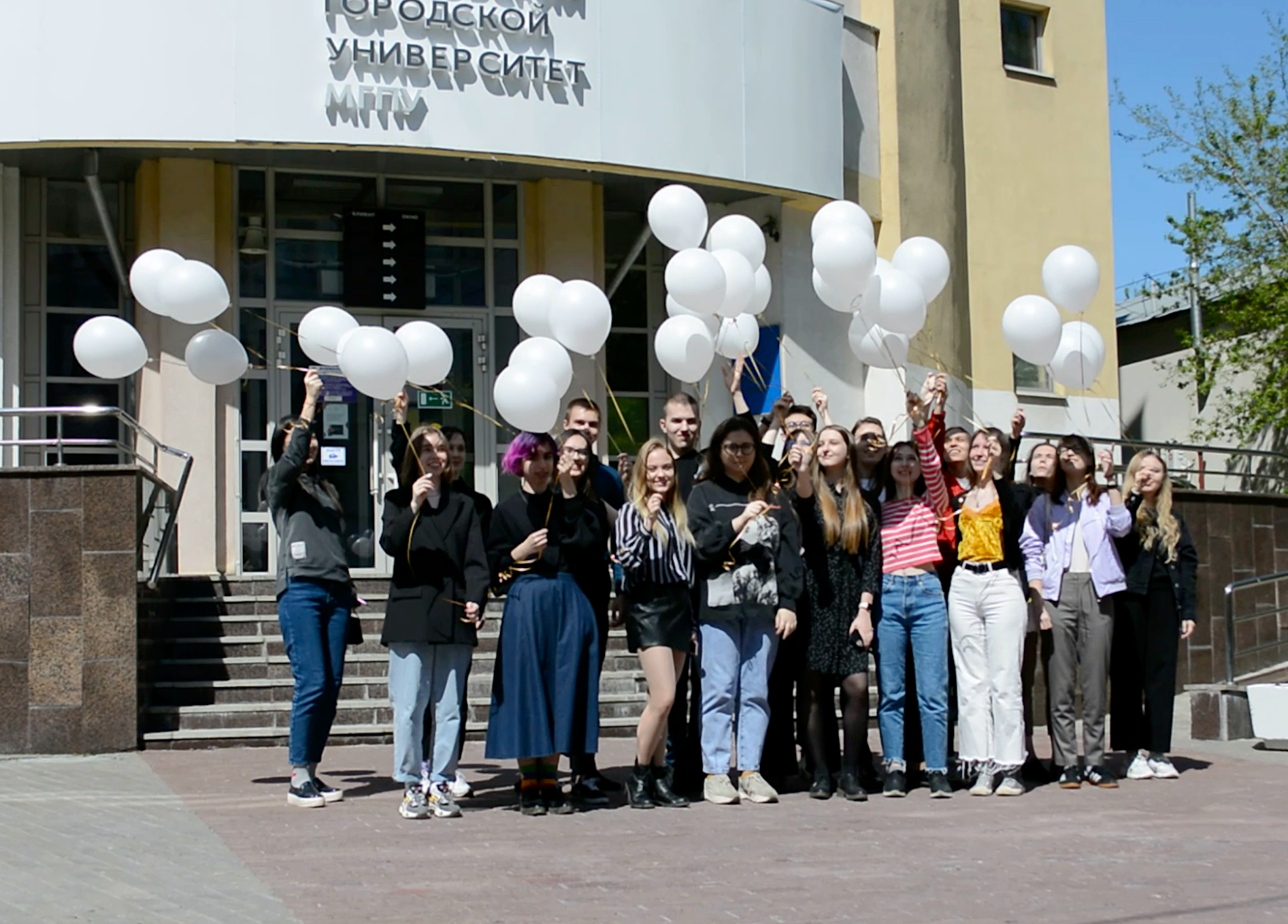 Студенты ИИЯ приняли участие в акции Мирный залп