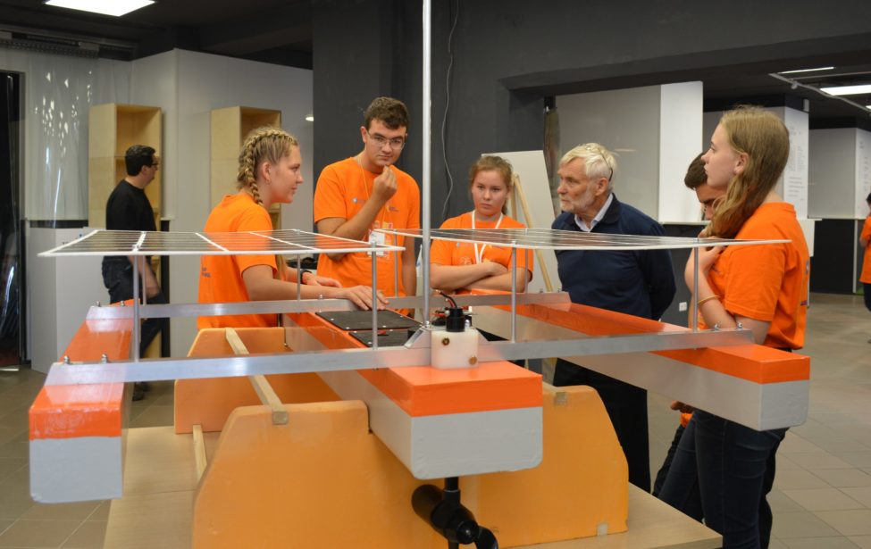 Cтуденты — cтаршеклассникам