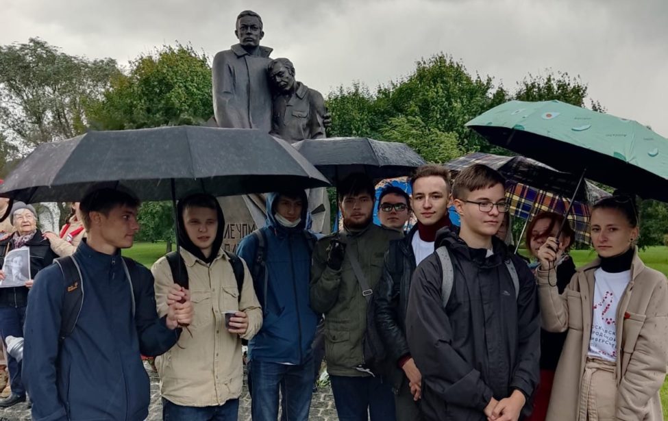 Открыт памятник героям-ополченцам