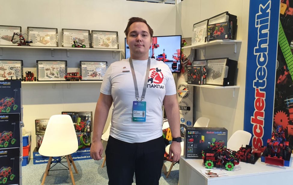 Студенты ИЦО посетили Московский международный салон образования