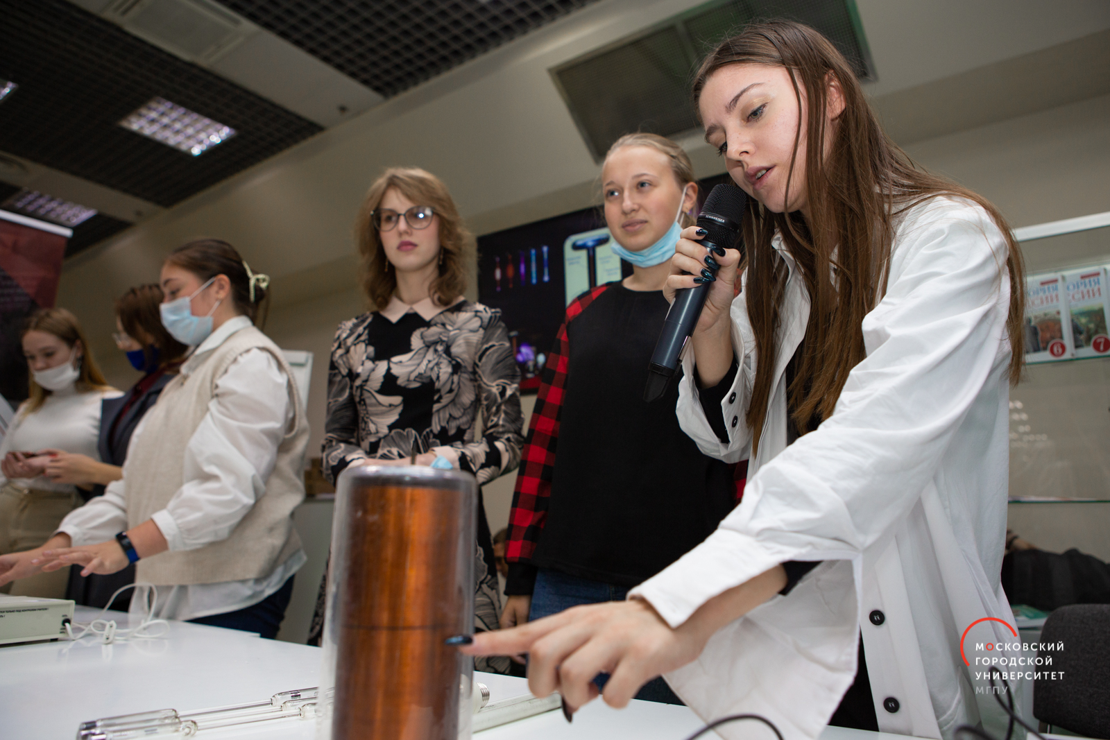 аспиранты и научные работники. аспиранты и научные работники. институт магистратуры докторантура. аспиранты университета. аспиранты и научные работники.