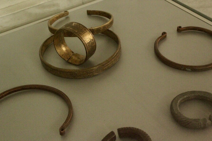 6170635f23bb905455b2a346-large