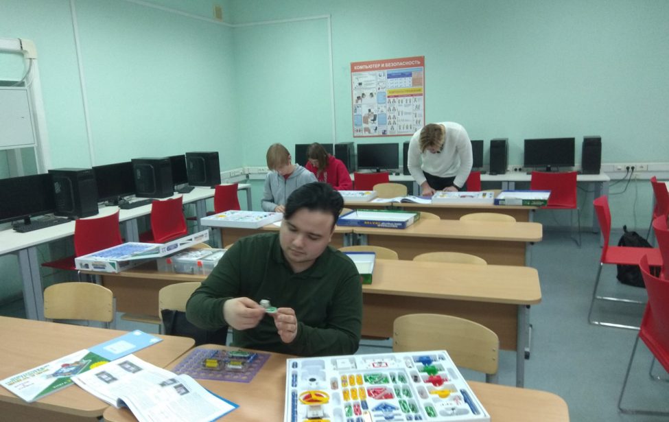 Возможности конструктора &laquo;Знаток &laquo;Для школы и&nbsp;дома&raquo; изучили студенты ИЦО в&nbsp;ходе семинара