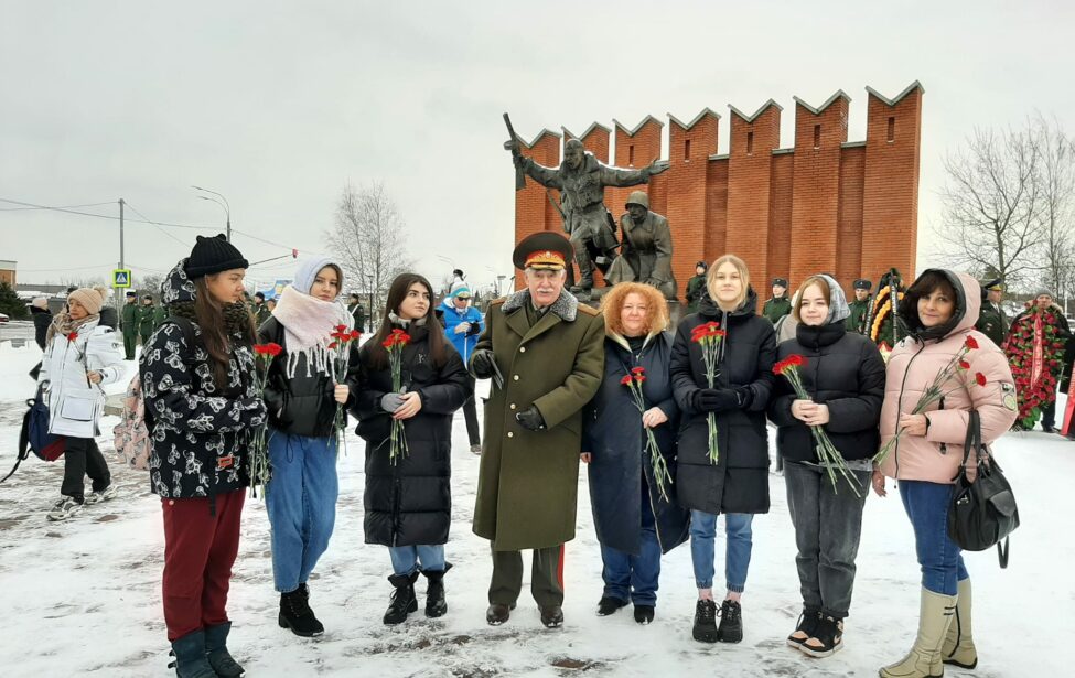 Этих дней не&nbsp;смолкнет слава