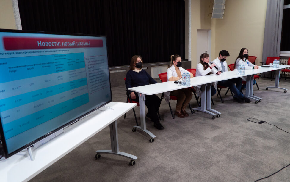 Волонтеры-медики рассказали о вакцинации и работе в «красной зоне»