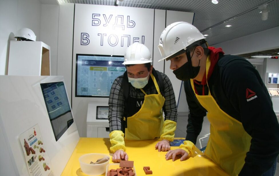 Студенты МГПУ посетили музей Российских студенческих отрядов