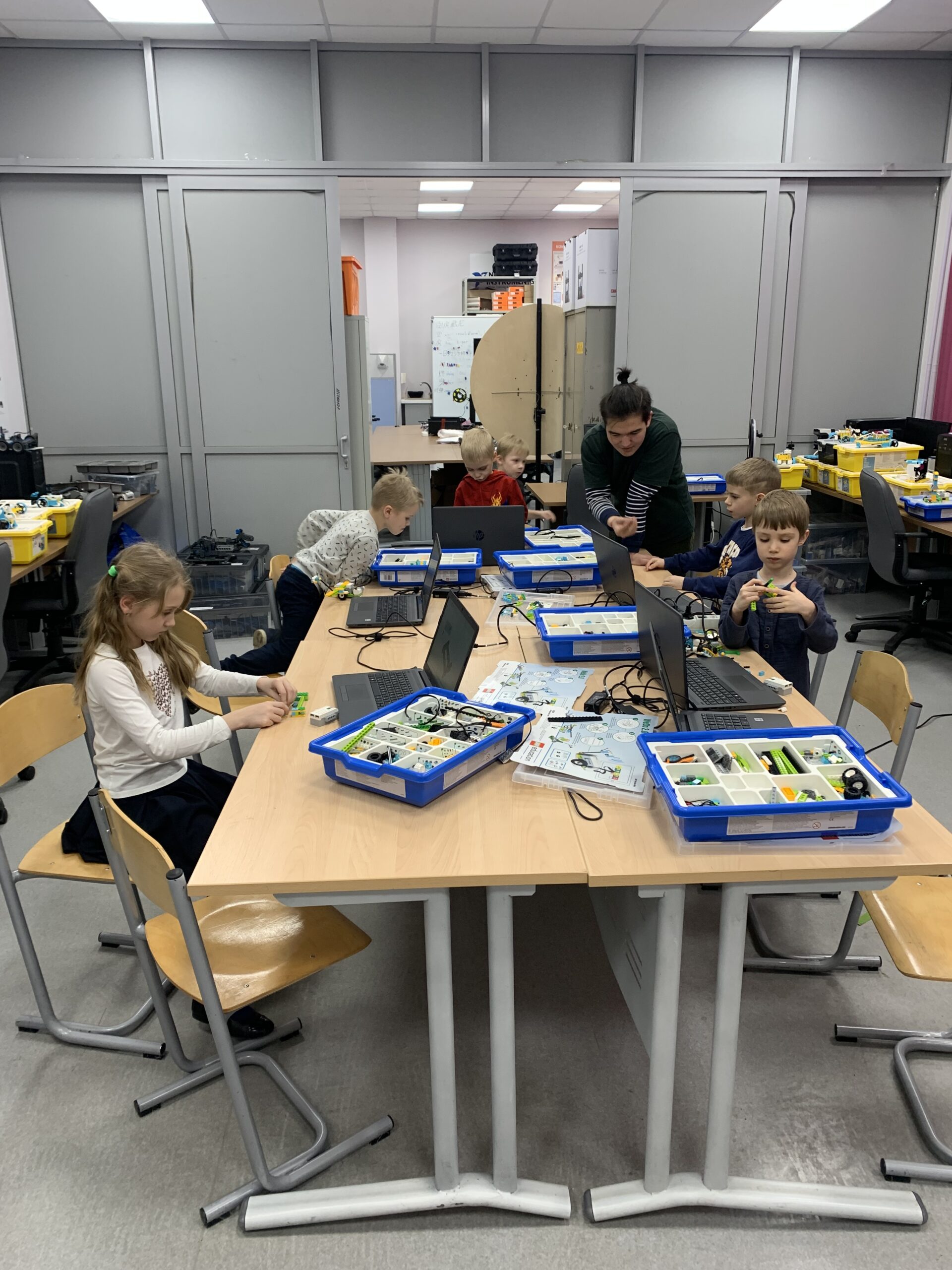 Самых маленьких робототехников ждём на LEGO WEDO