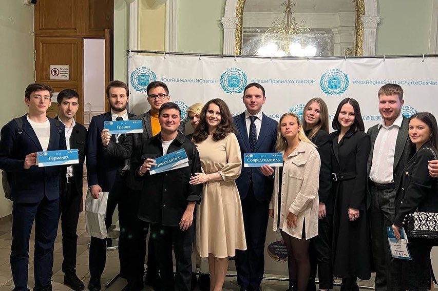 Студенты ИИЯ получили сертификаты об&nbsp;участии в&nbsp;Международной молодежной модели ООН