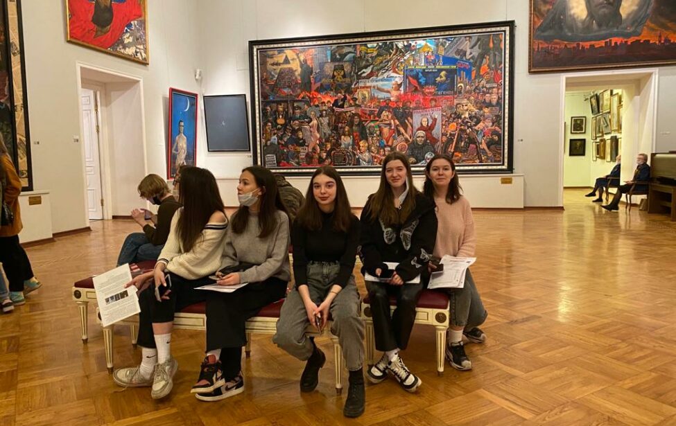 Студенты колледжа в&nbsp;Галерее И.С. Глазунова