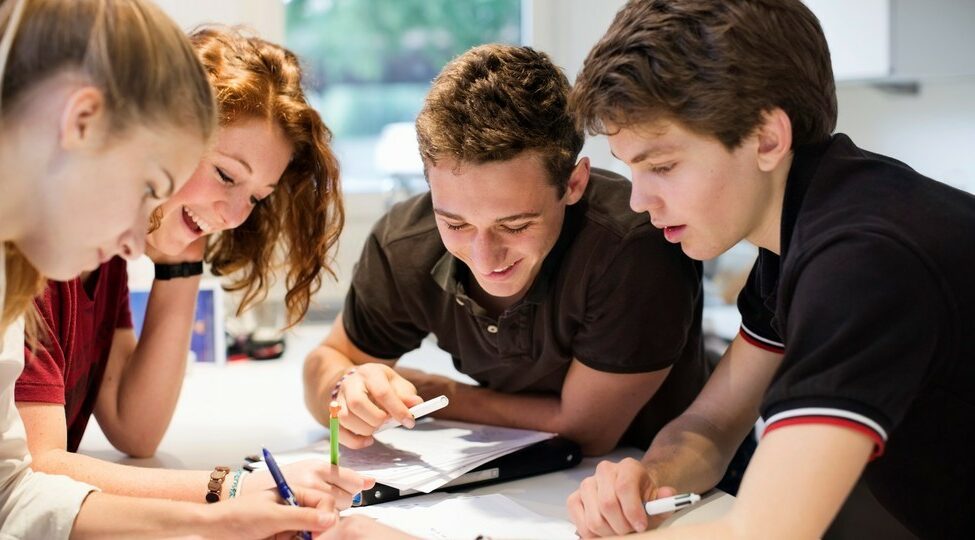 Бесплатная наставническая программа «Студенты — старшеклассникам»