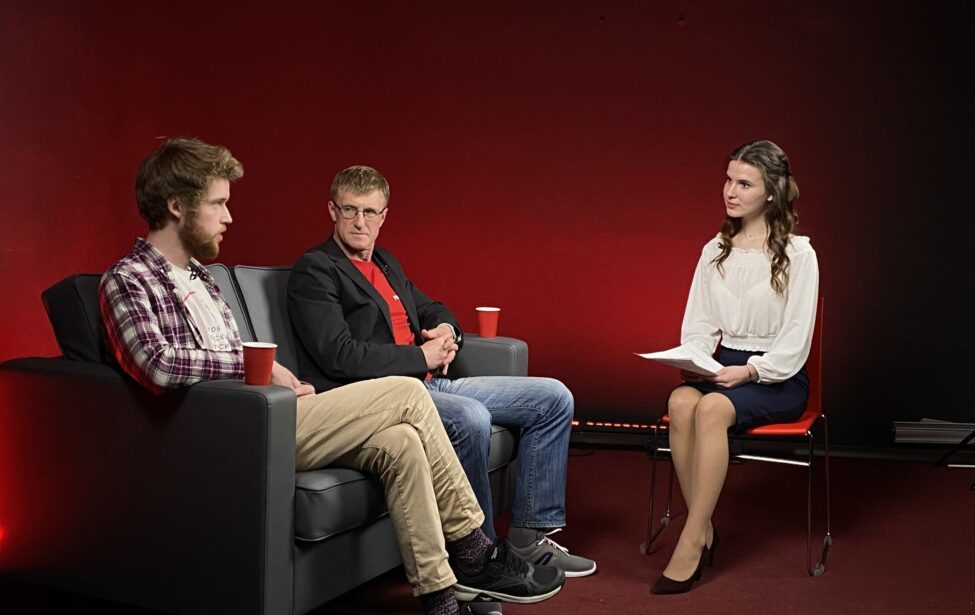 Первокурсники ИЕСТ представили майские выпуски видеоподкаста «Красный стул»