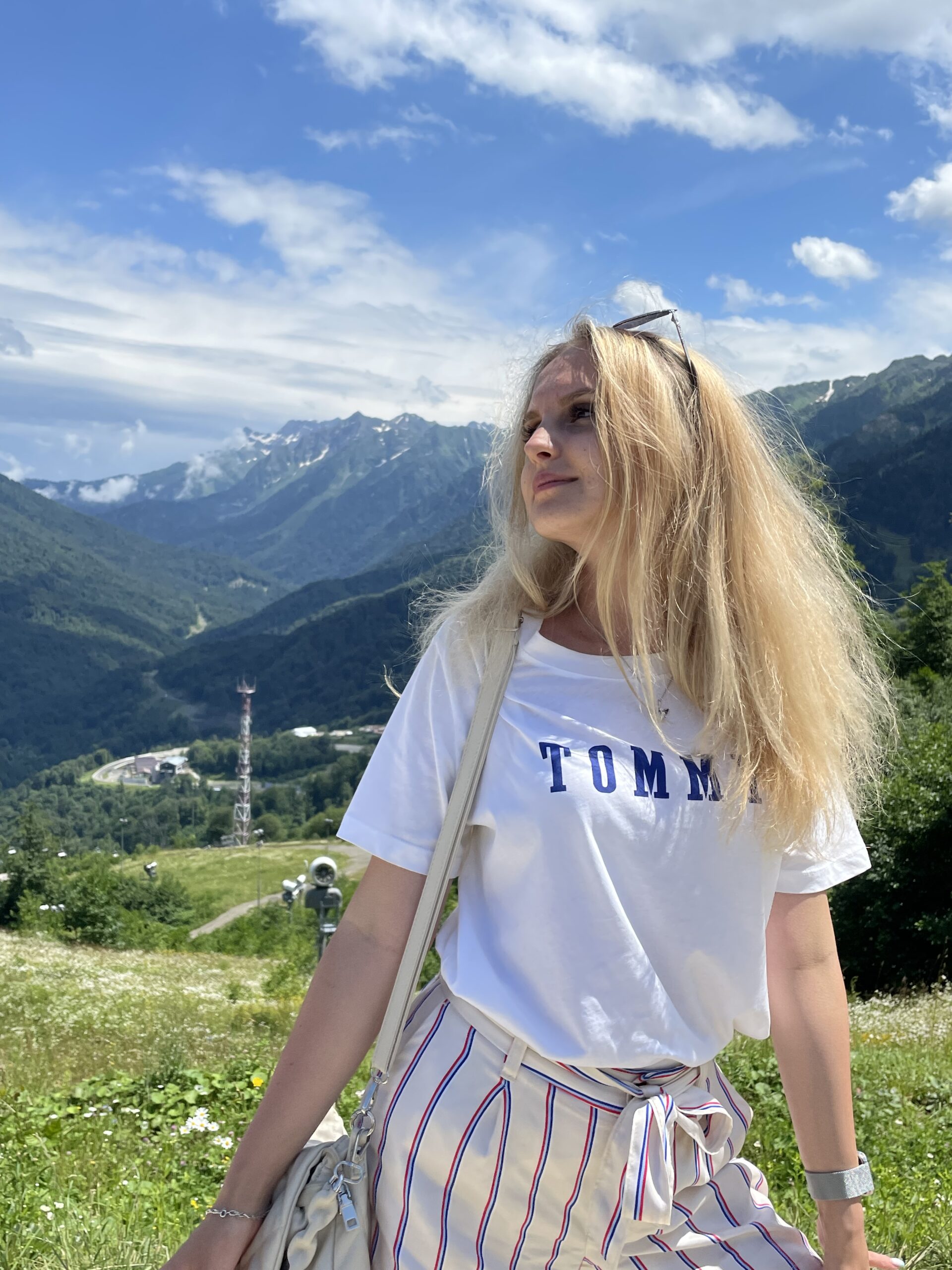 0DCF80AE-8D69-40D4-A4F0-038EFF4A83FF