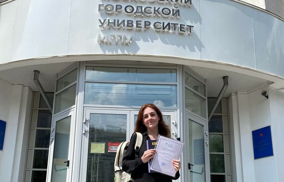 Награждение победителя конкурса поэтического перевода от&nbsp;посольства Бельгии