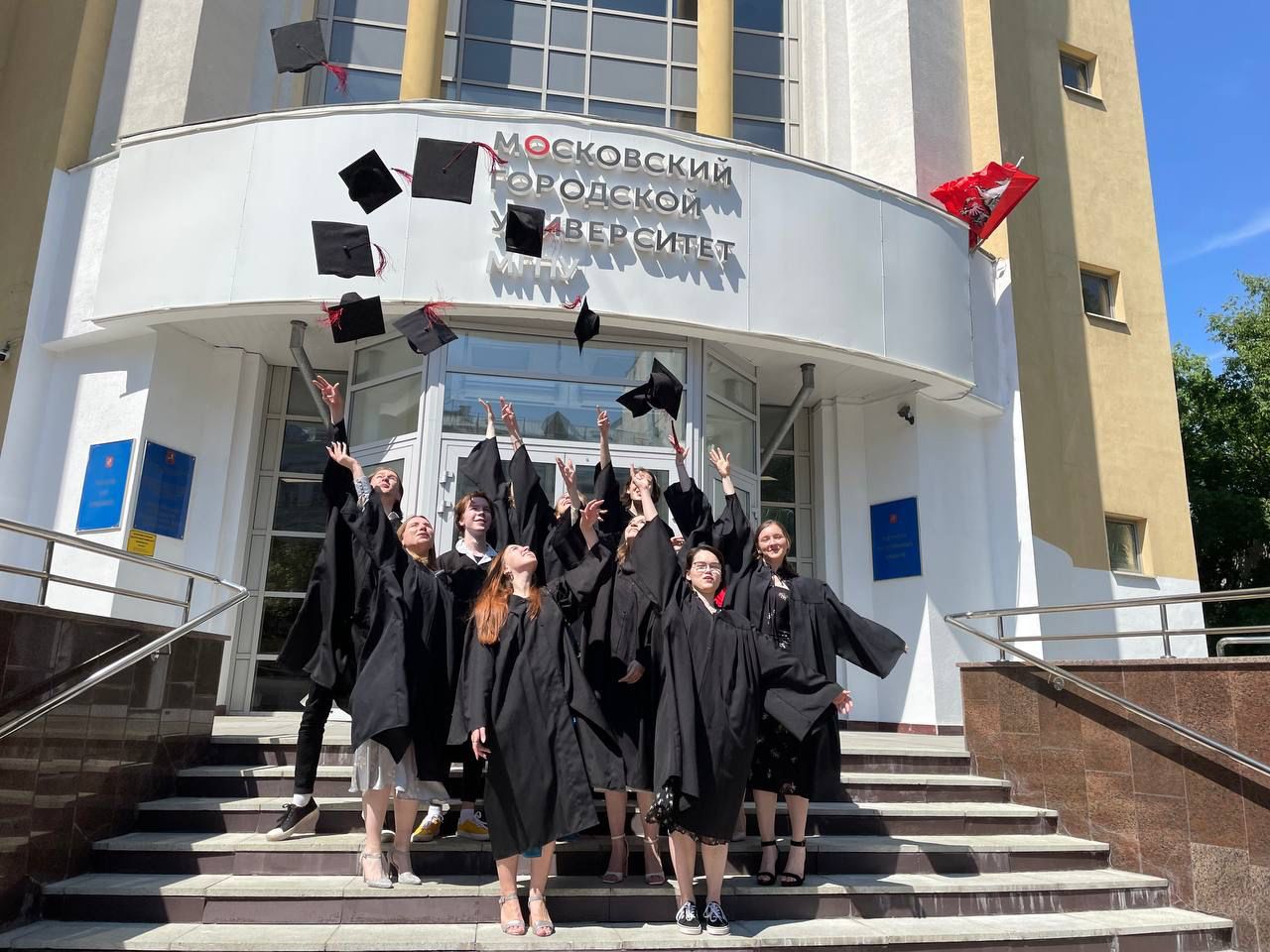 Поздравление выпускников ИИЯ