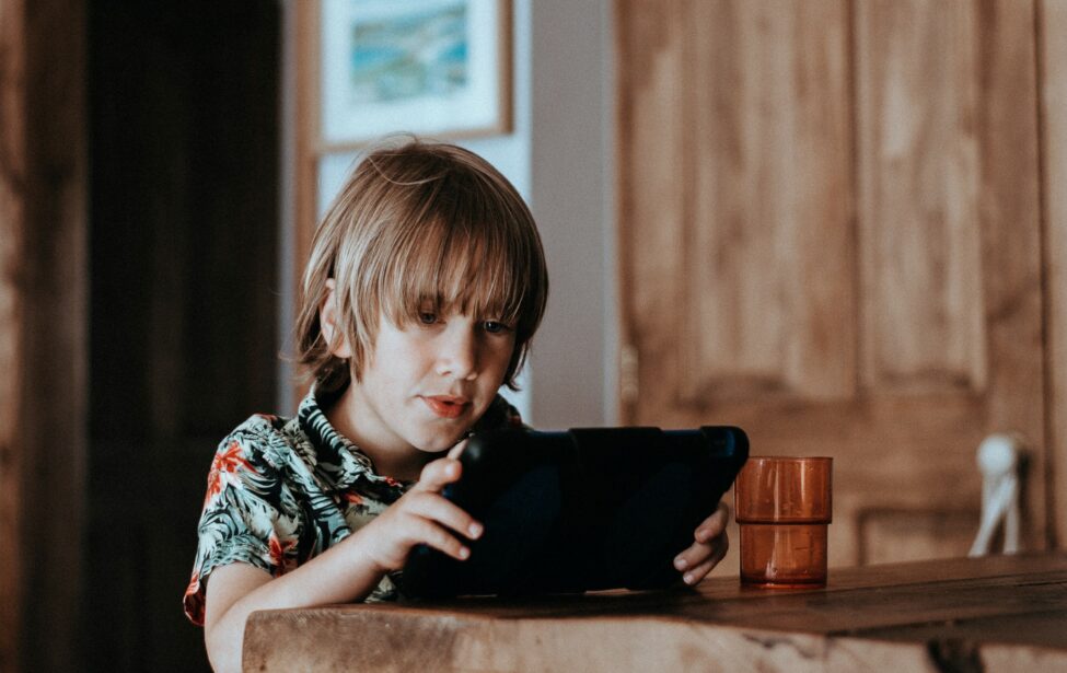 Как быть, когда ребенок постоянно просится туда, где ему все разрешают?